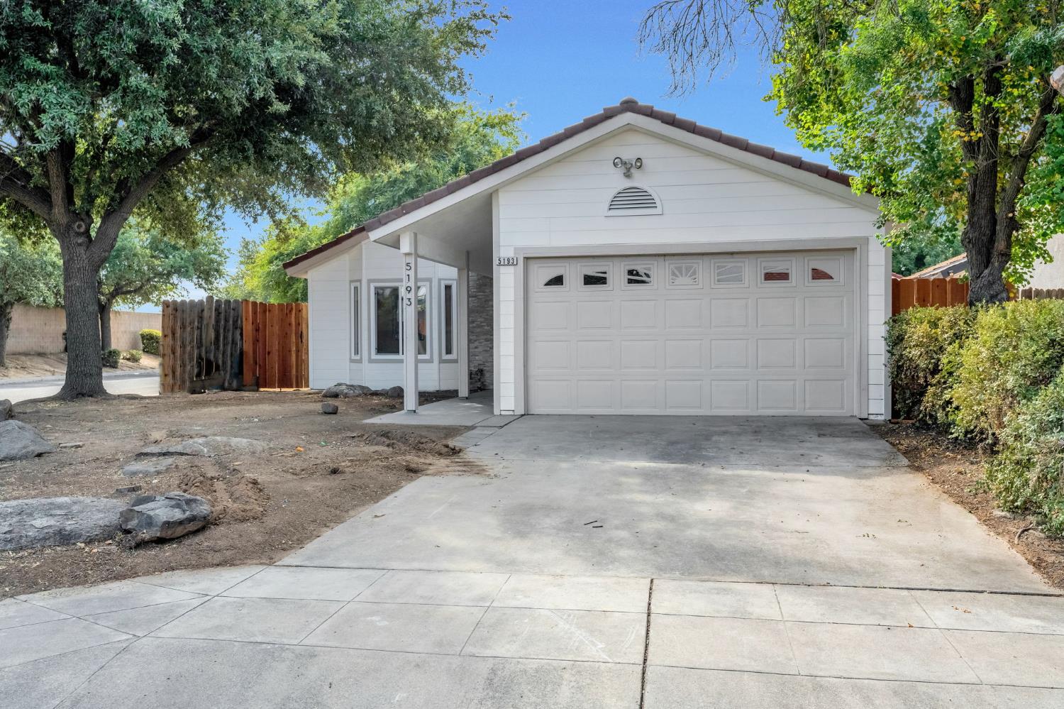 5193 W Warner Ave, Fresno, CA 93722