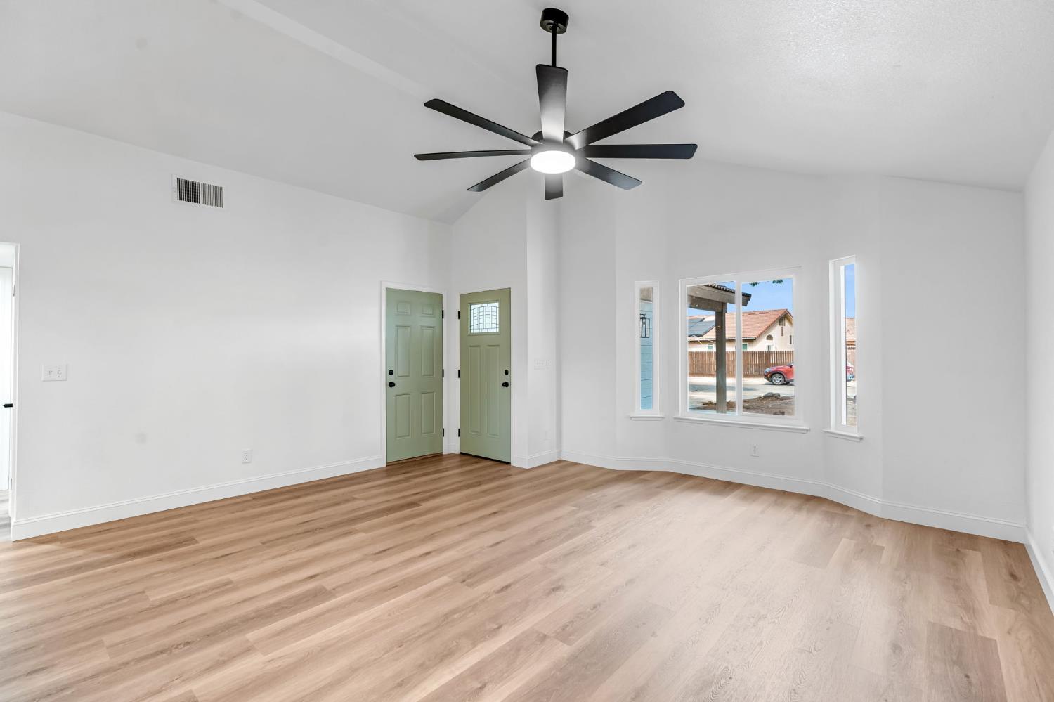 5193 W Warner Ave, Fresno, CA 93722