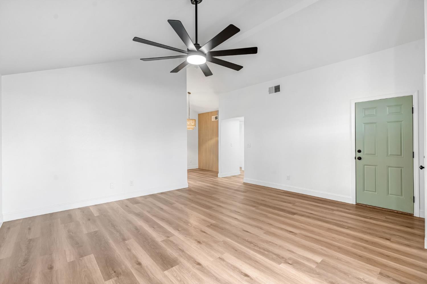 5193 W Warner Ave, Fresno, CA 93722