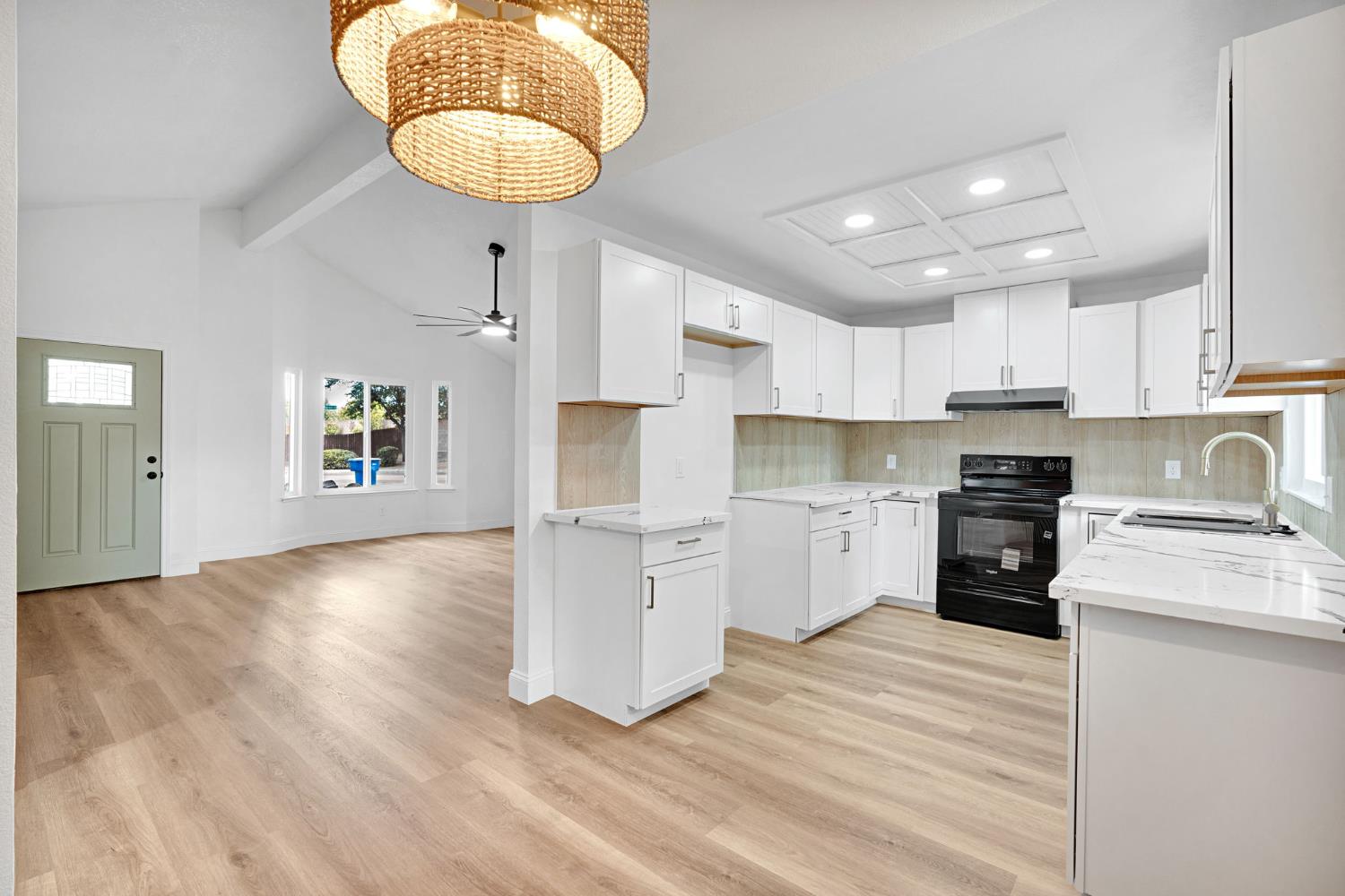 5193 W Warner Ave, Fresno, CA 93722