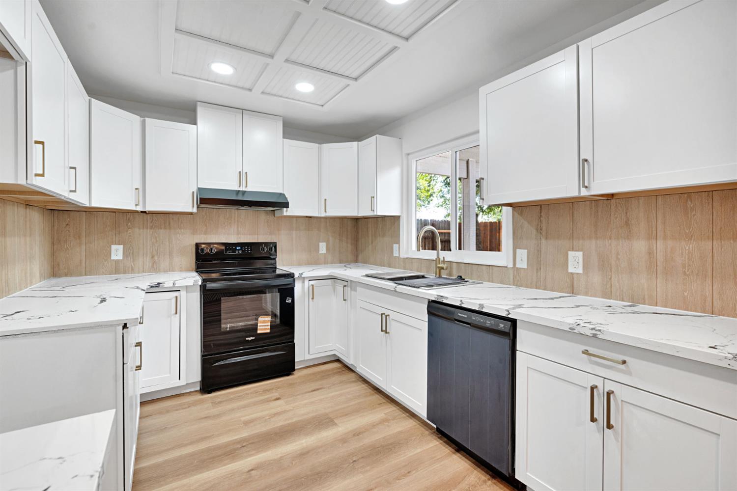5193 W Warner Ave, Fresno, CA 93722