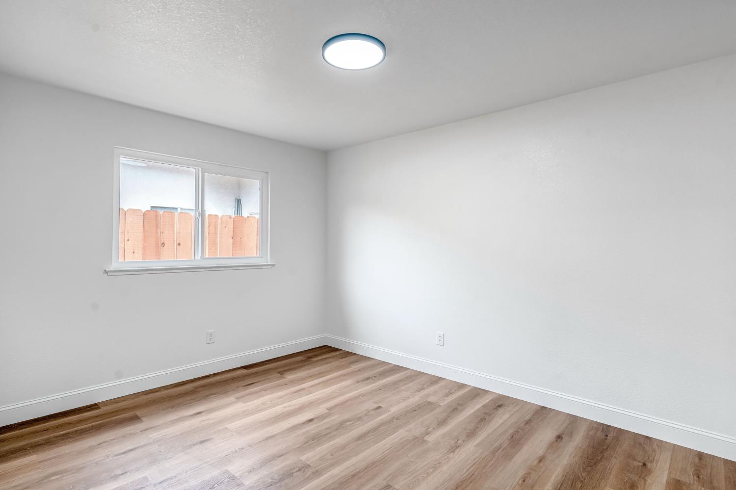 5193 W Warner Ave, Fresno, CA 93722