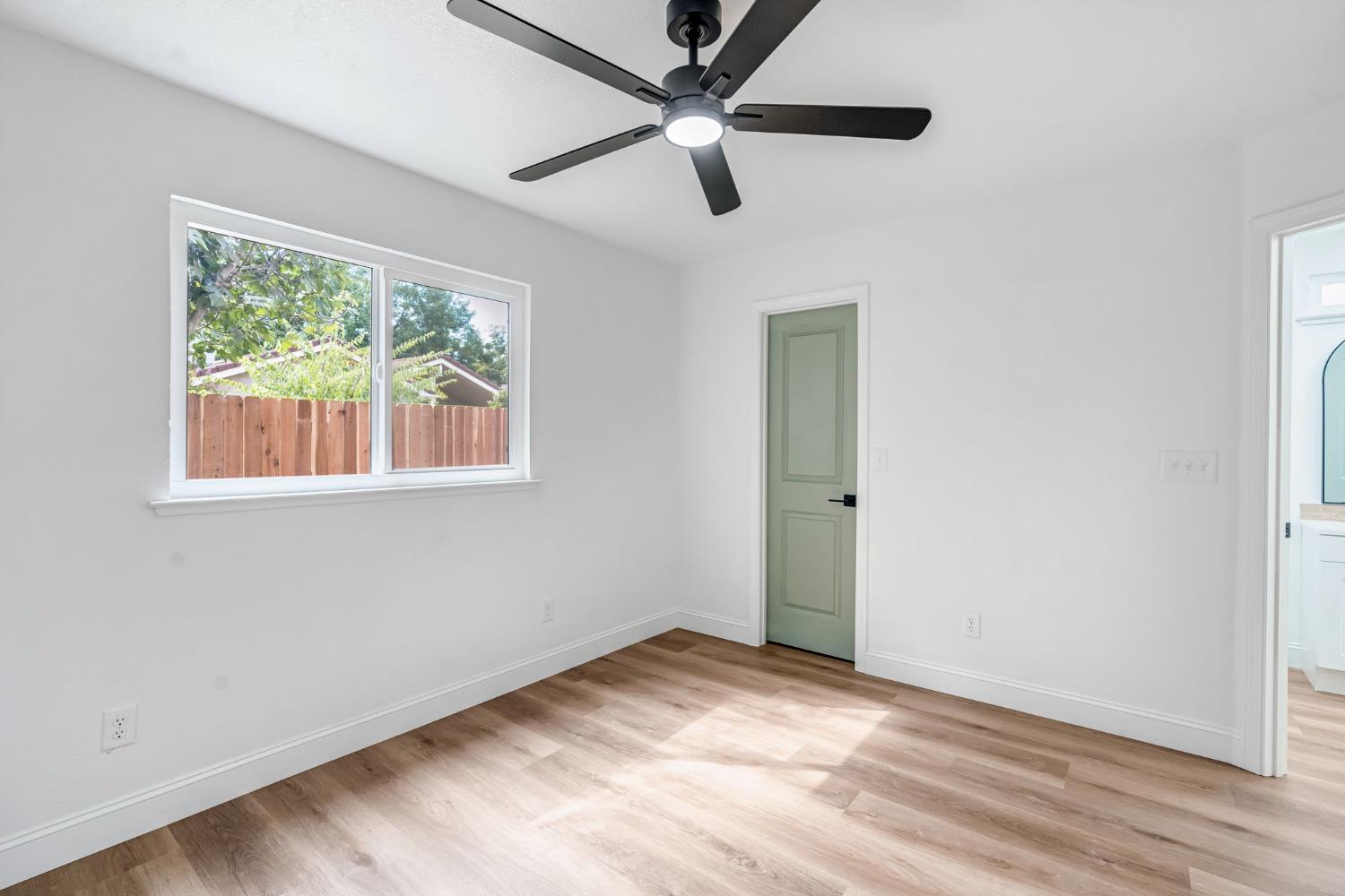 5193 W Warner Ave, Fresno, CA 93722