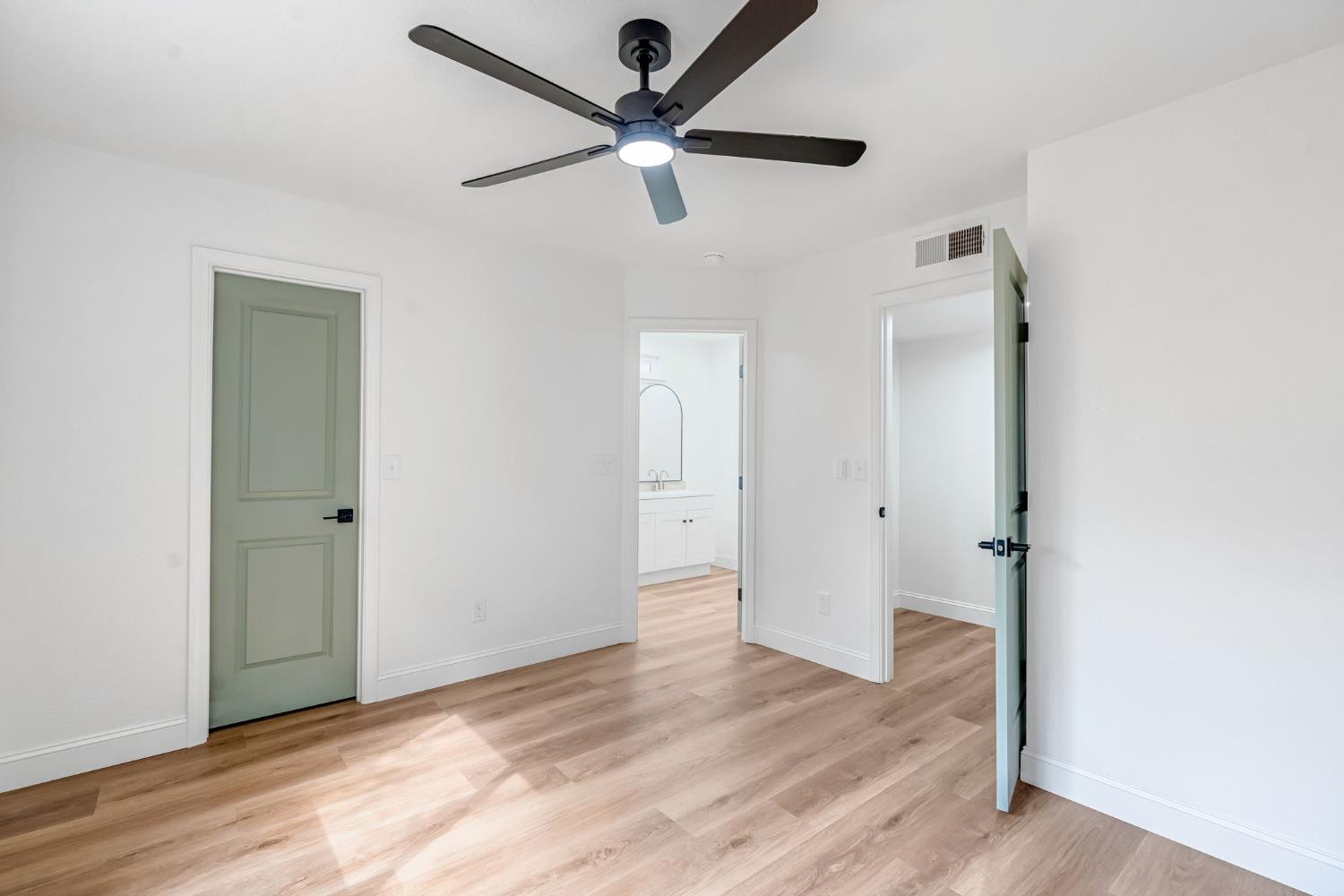 5193 W Warner Ave, Fresno, CA 93722