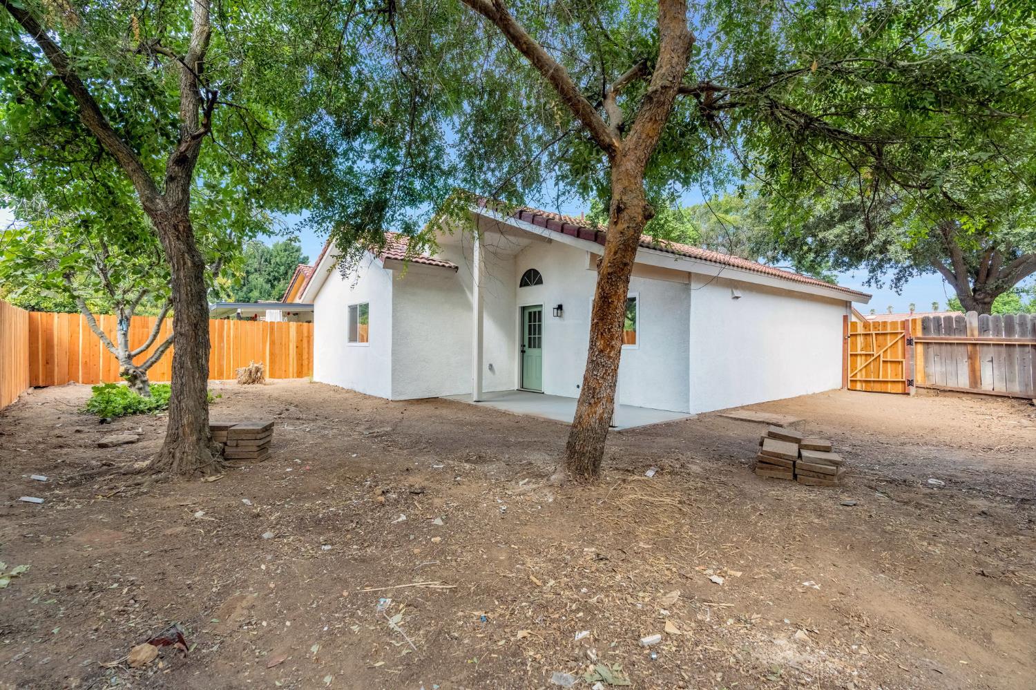 5193 W Warner Ave, Fresno, CA 93722