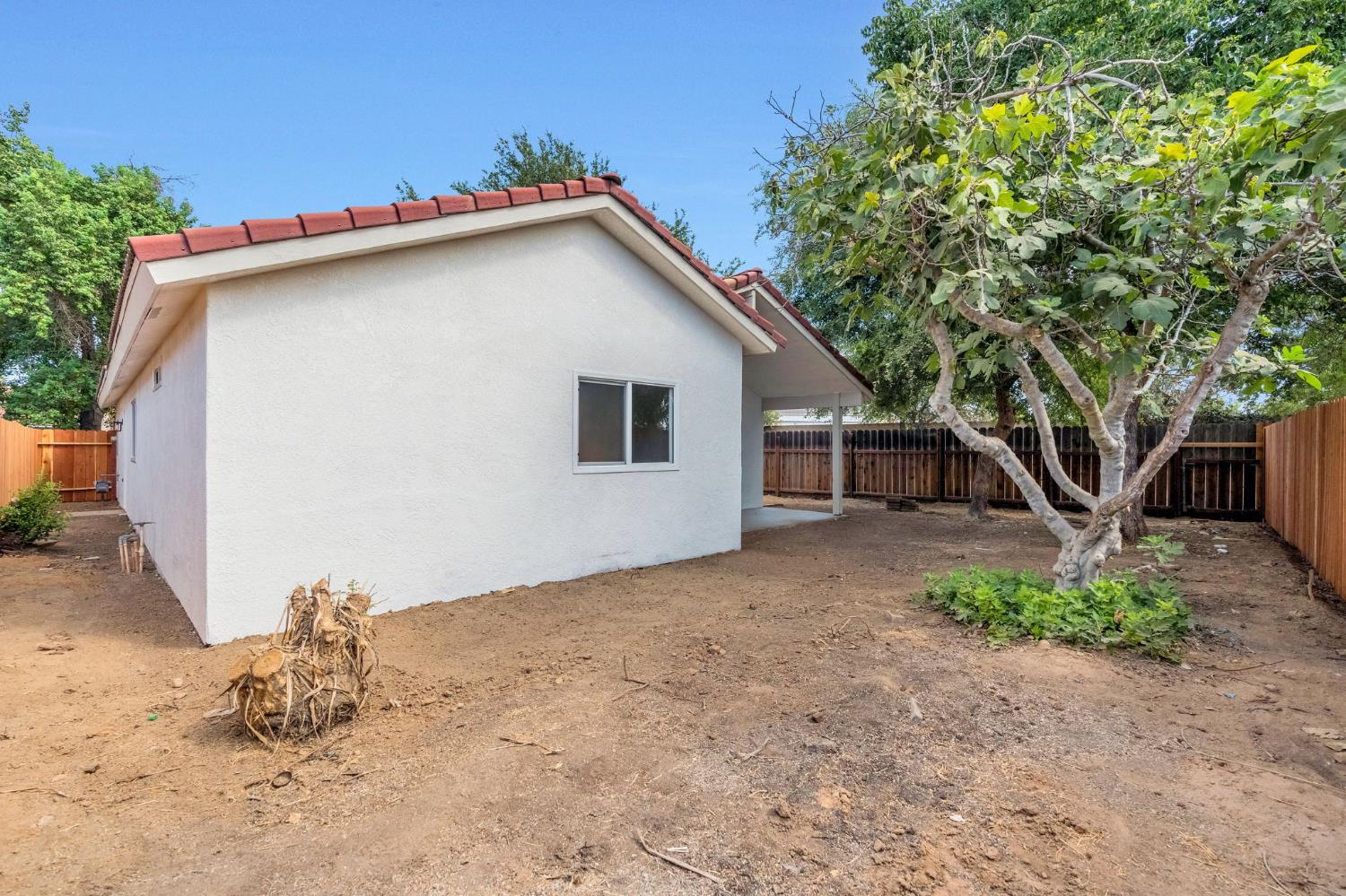 5193 W Warner Ave, Fresno, CA 93722