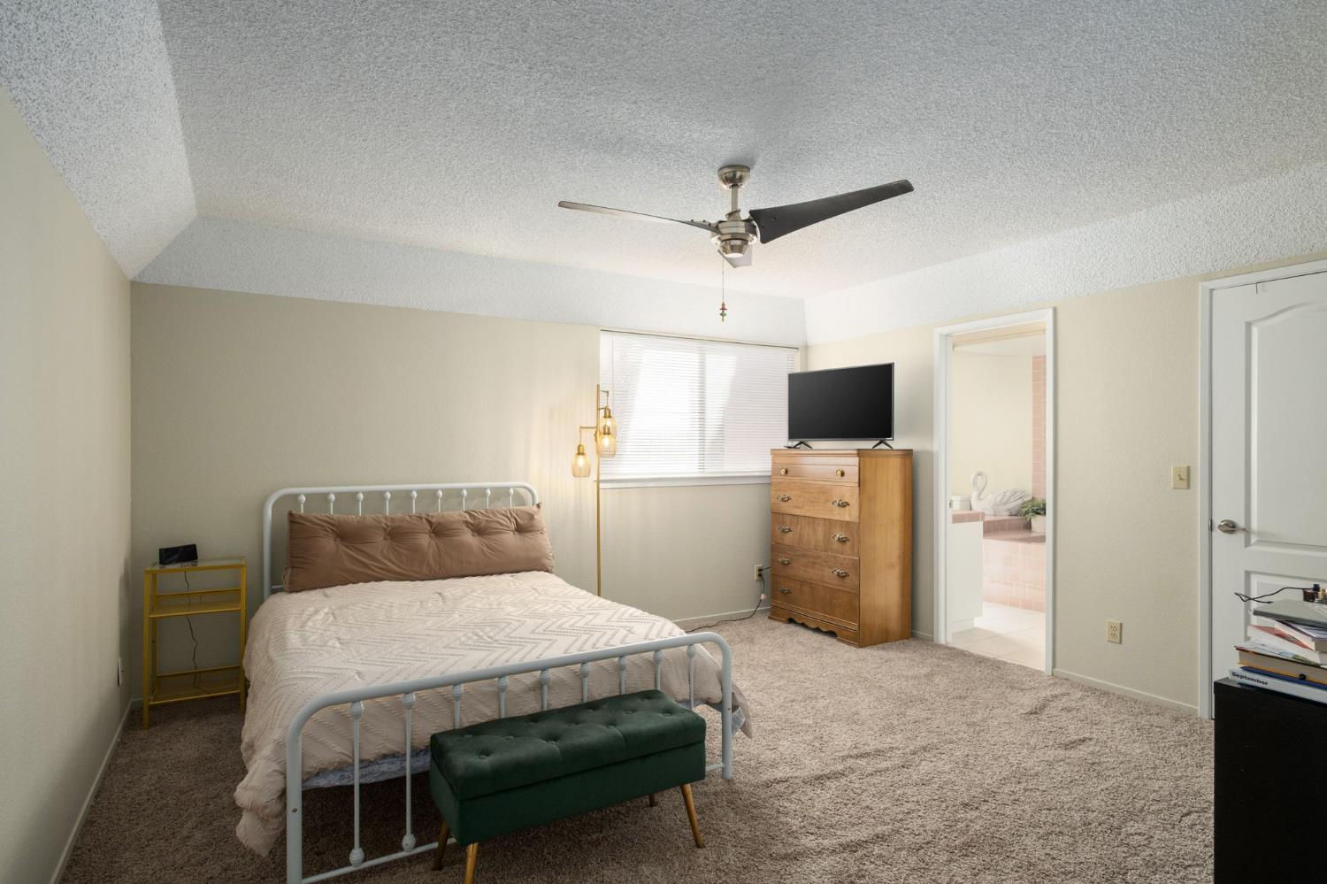9255 N Recreation Ave, Fresno, CA 93720
