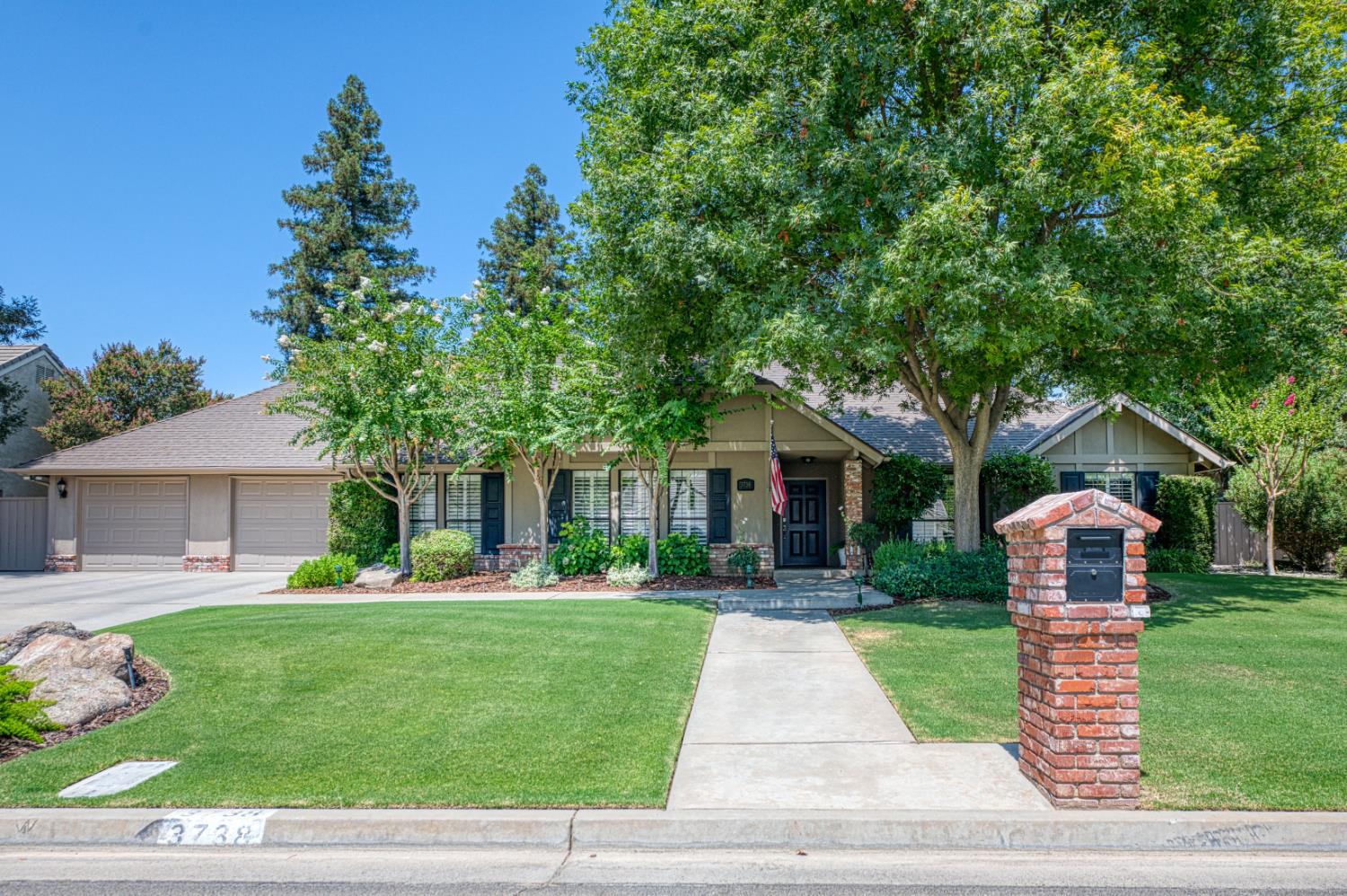 3738 W Minarets Ave, Fresno, CA 93711