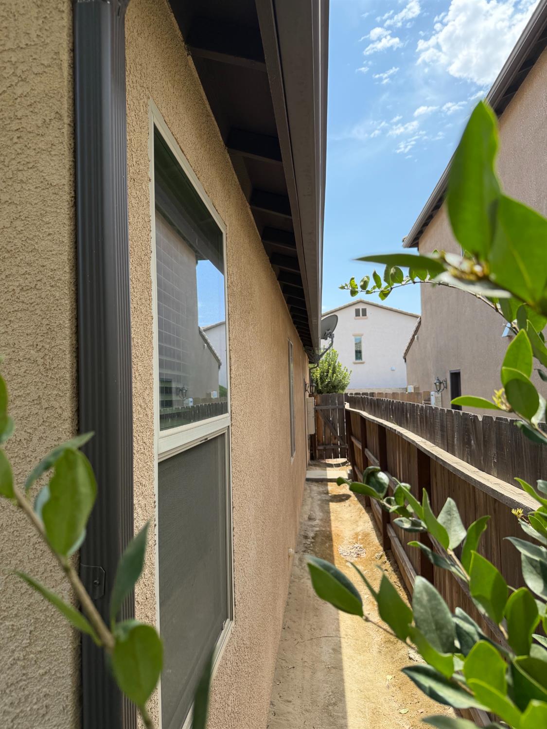 1820 E Bella Senterio Ave, Fresno, CA 93730