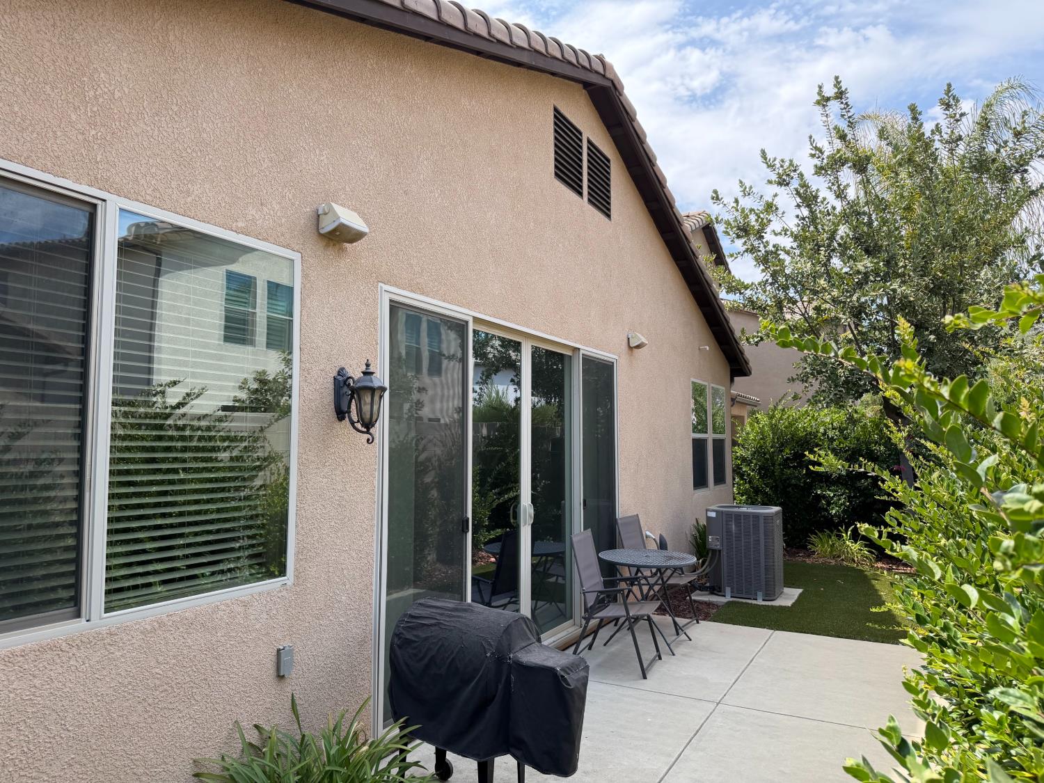 1820 E Bella Senterio Ave, Fresno, CA 93730