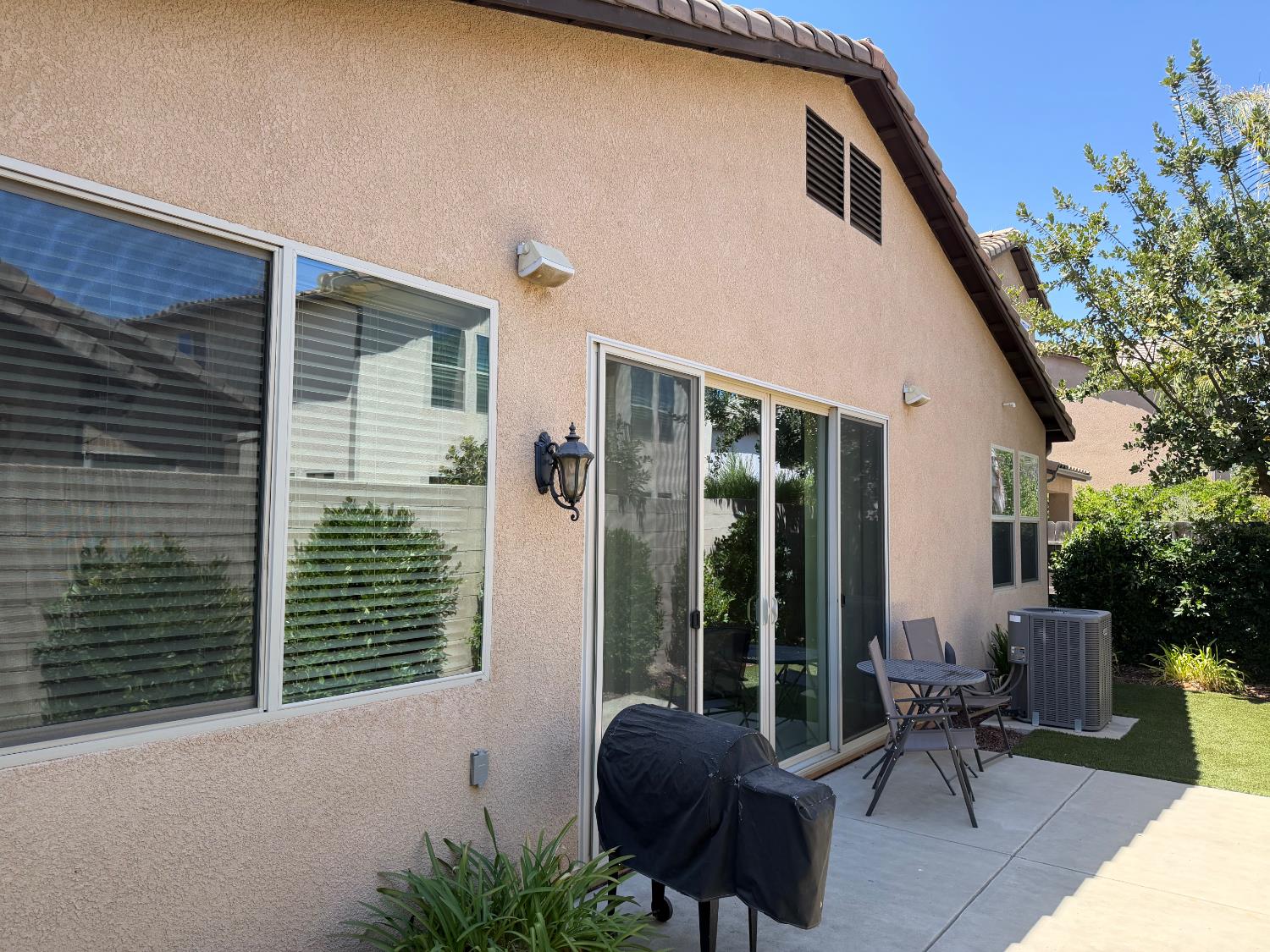 1820 E Bella Senterio Ave, Fresno, CA 93730