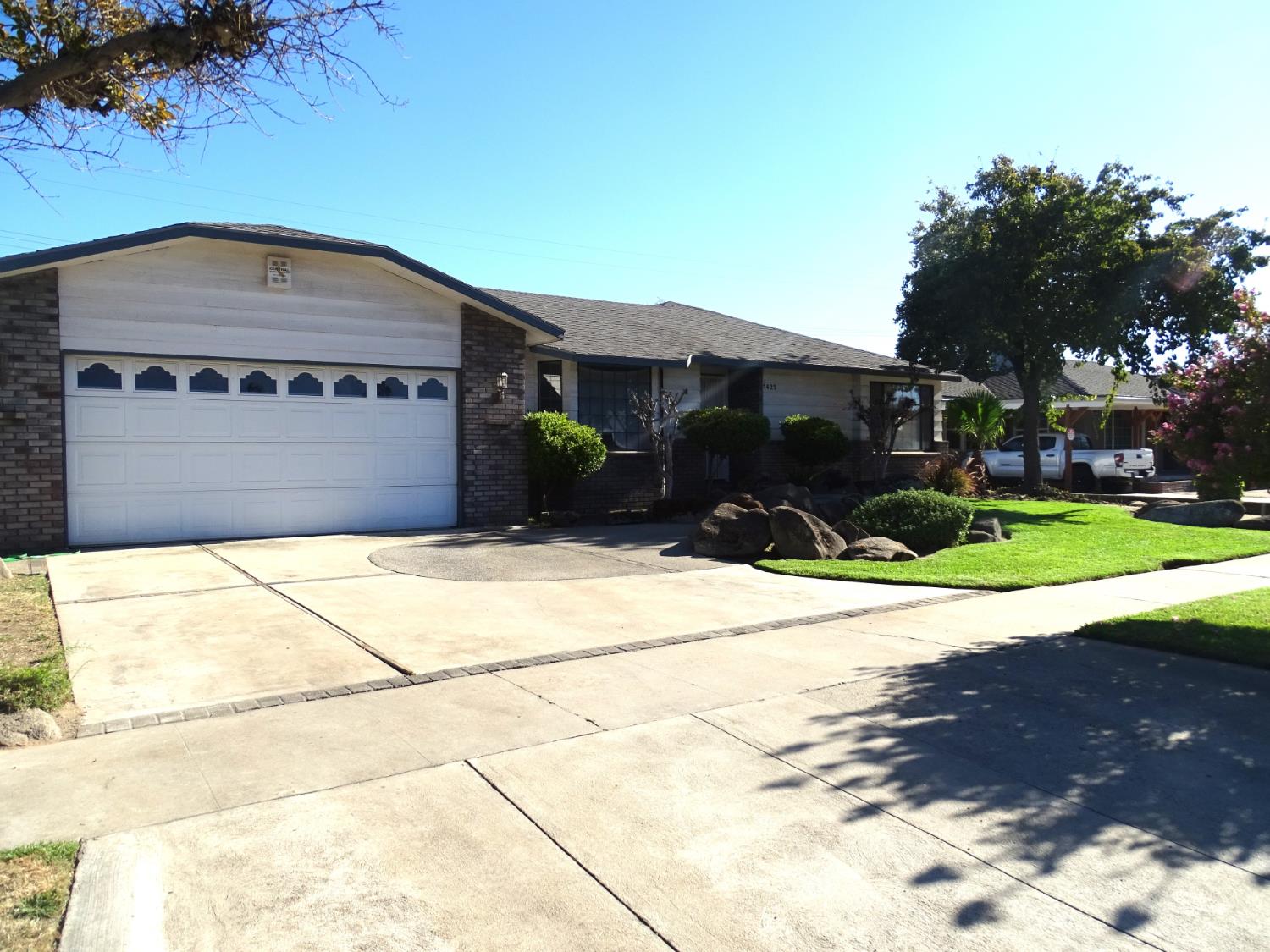 1425 Flint Way, Fresno, CA 93705