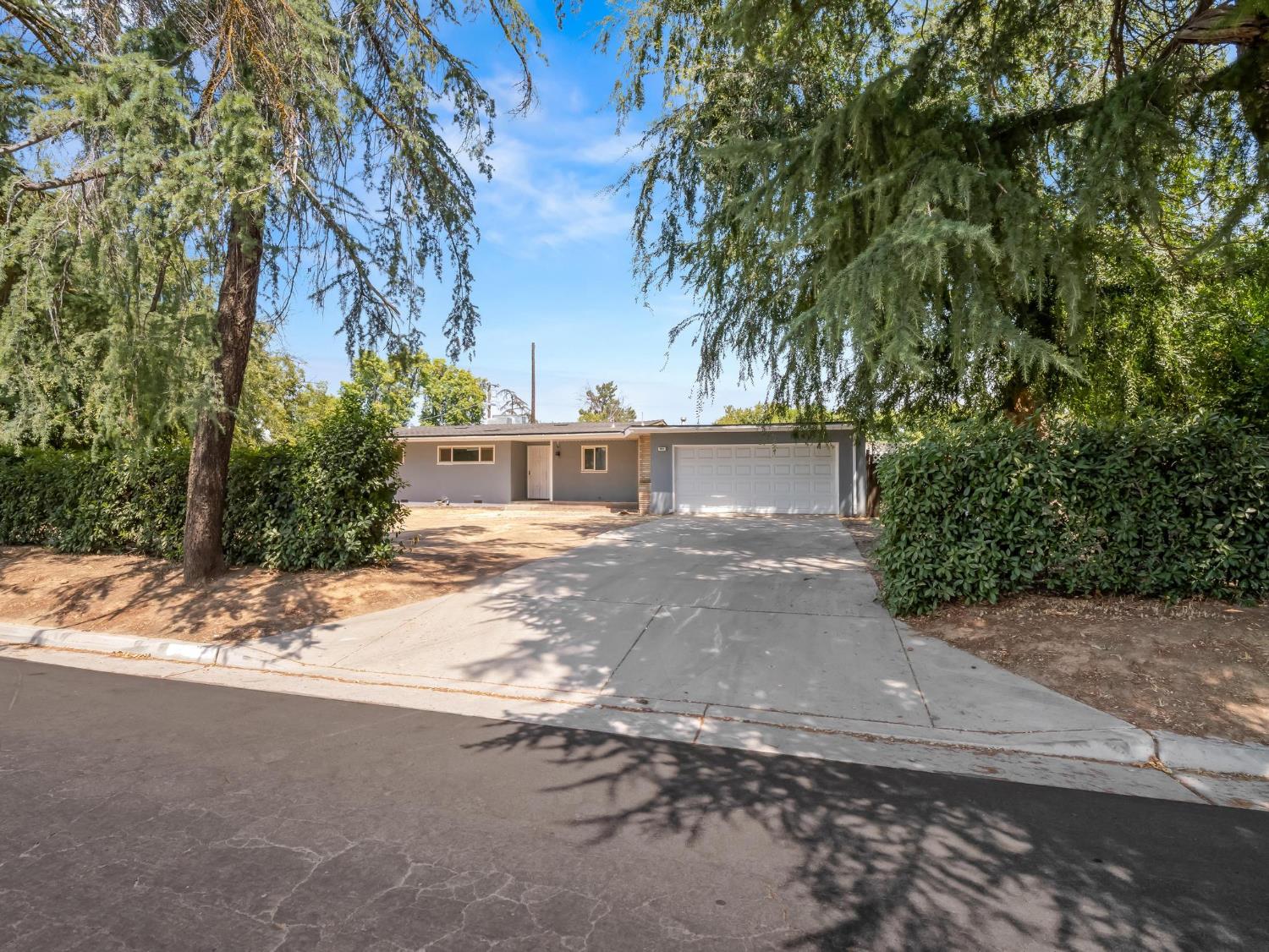 948 W Gettysburg Ave, Fresno, CA 93705