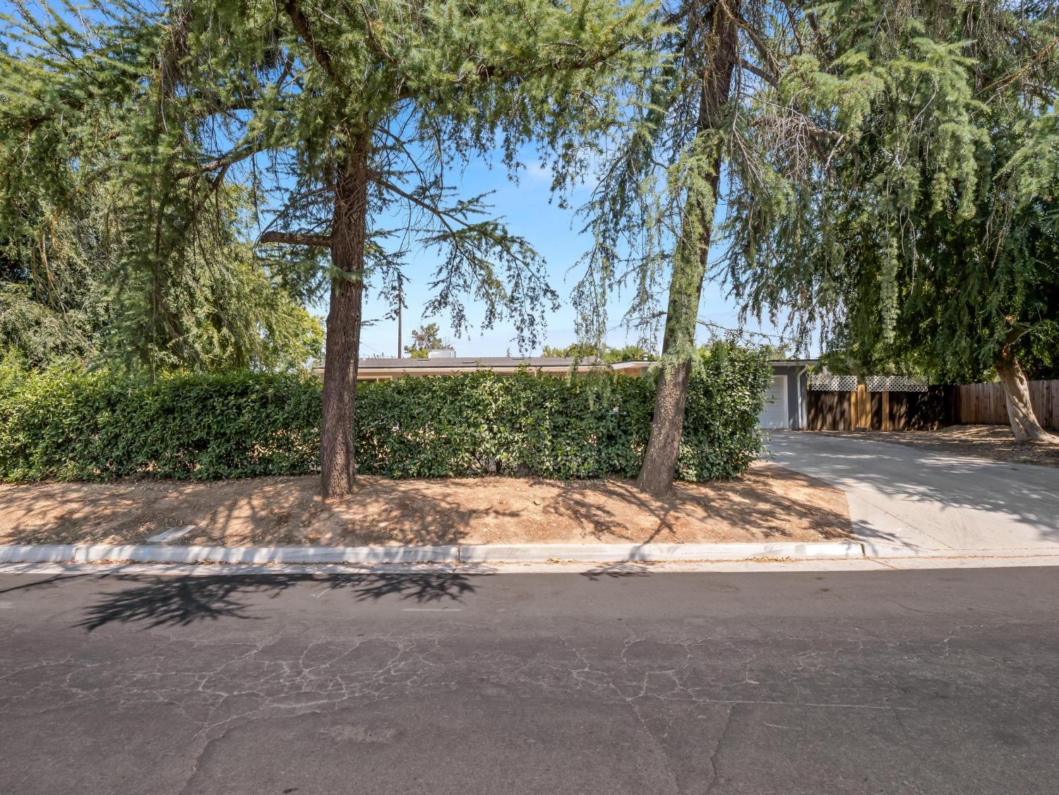 948 W Gettysburg Ave, Fresno, CA 93705