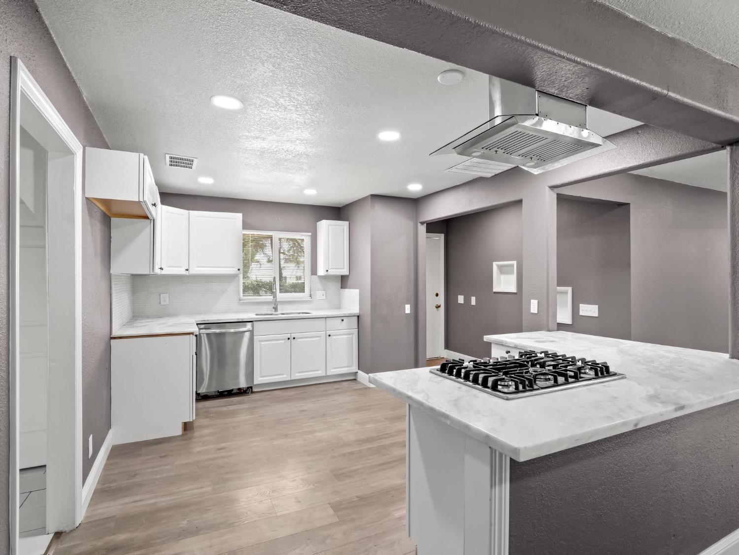 948 W Gettysburg Ave, Fresno, CA 93705