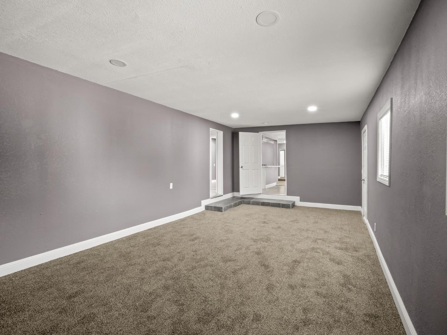 948 W Gettysburg Ave, Fresno, CA 93705