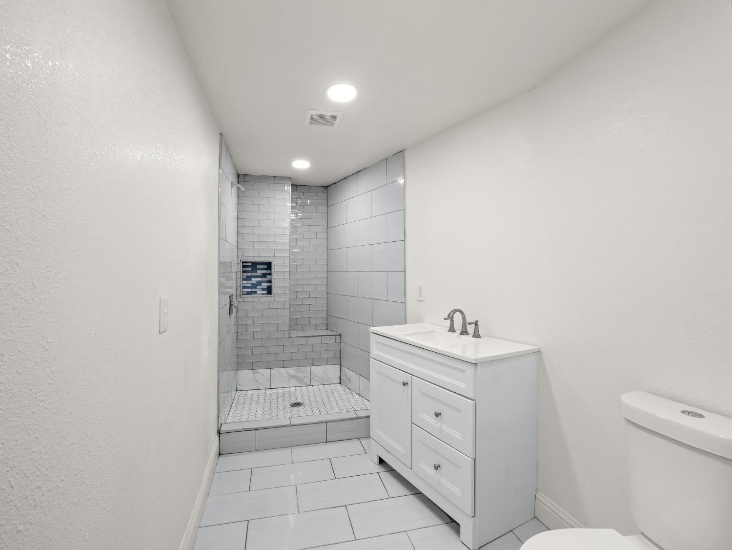 948 W Gettysburg Ave, Fresno, CA 93705