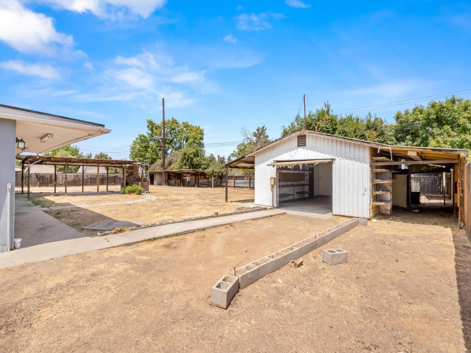 948 W Gettysburg Ave, Fresno, CA 93705