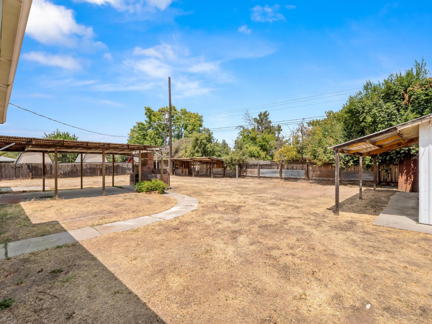 948 W Gettysburg Ave, Fresno, CA 93705