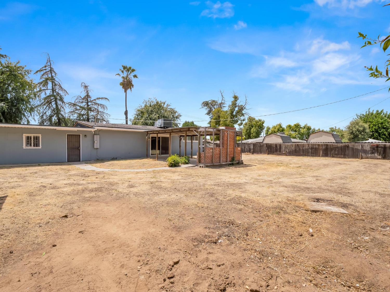 948 W Gettysburg Ave, Fresno, CA 93705