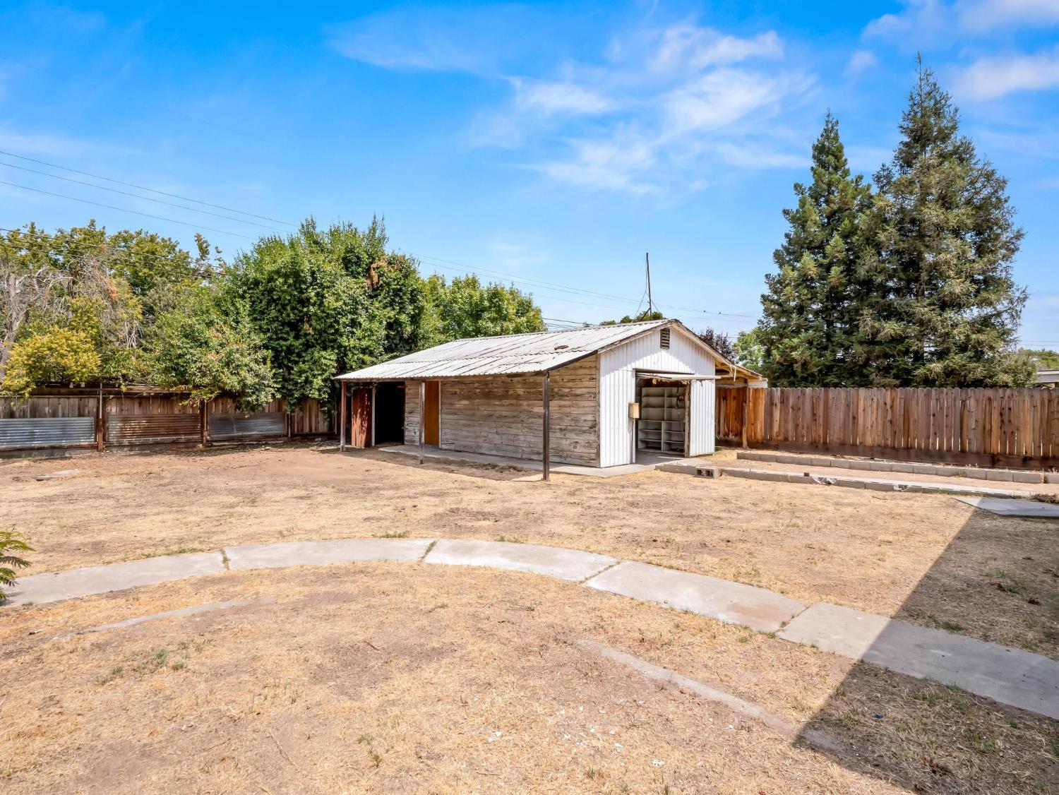 948 W Gettysburg Ave, Fresno, CA 93705