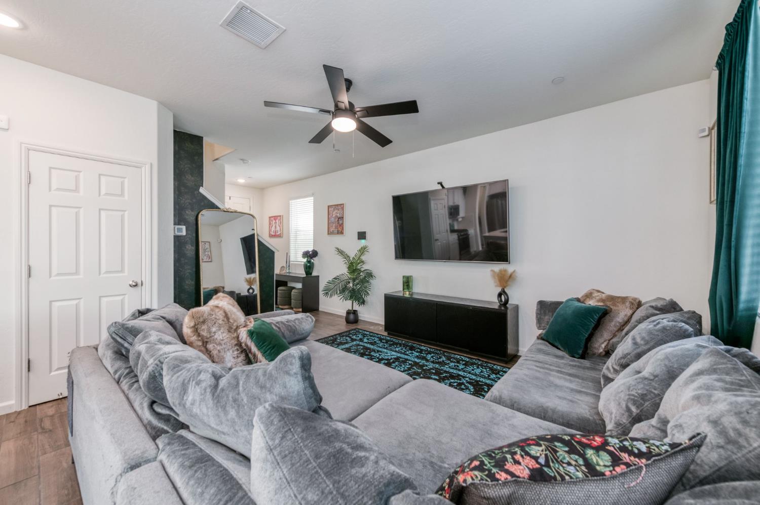 2329 N Raleigh Dr, Fresno, CA 93727