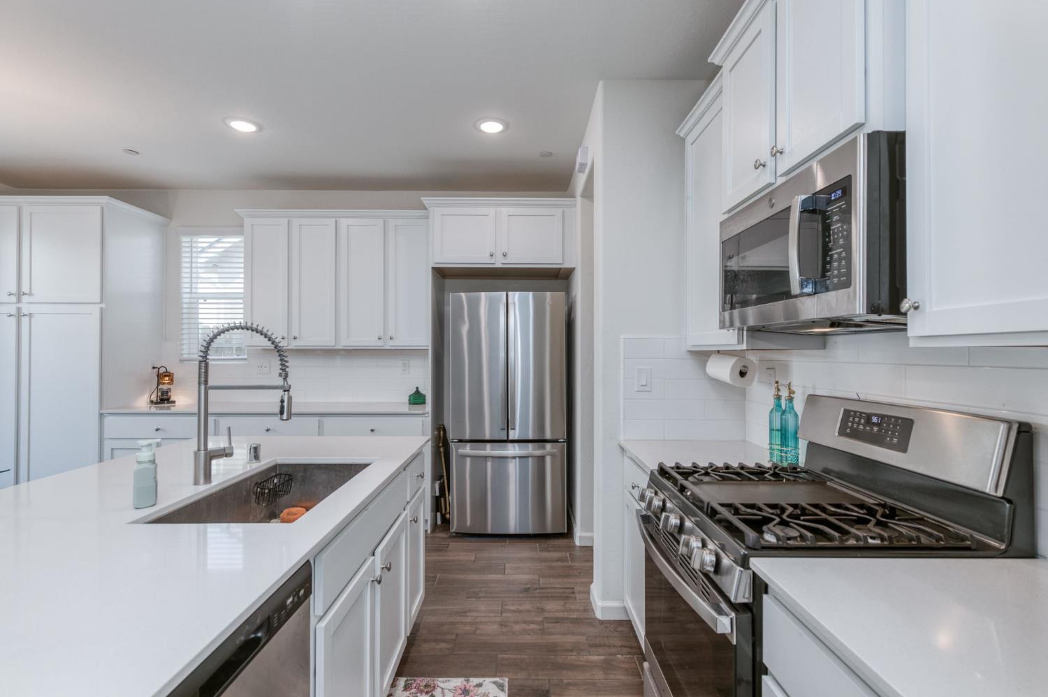 2329 N Raleigh Dr, Fresno, CA 93727
