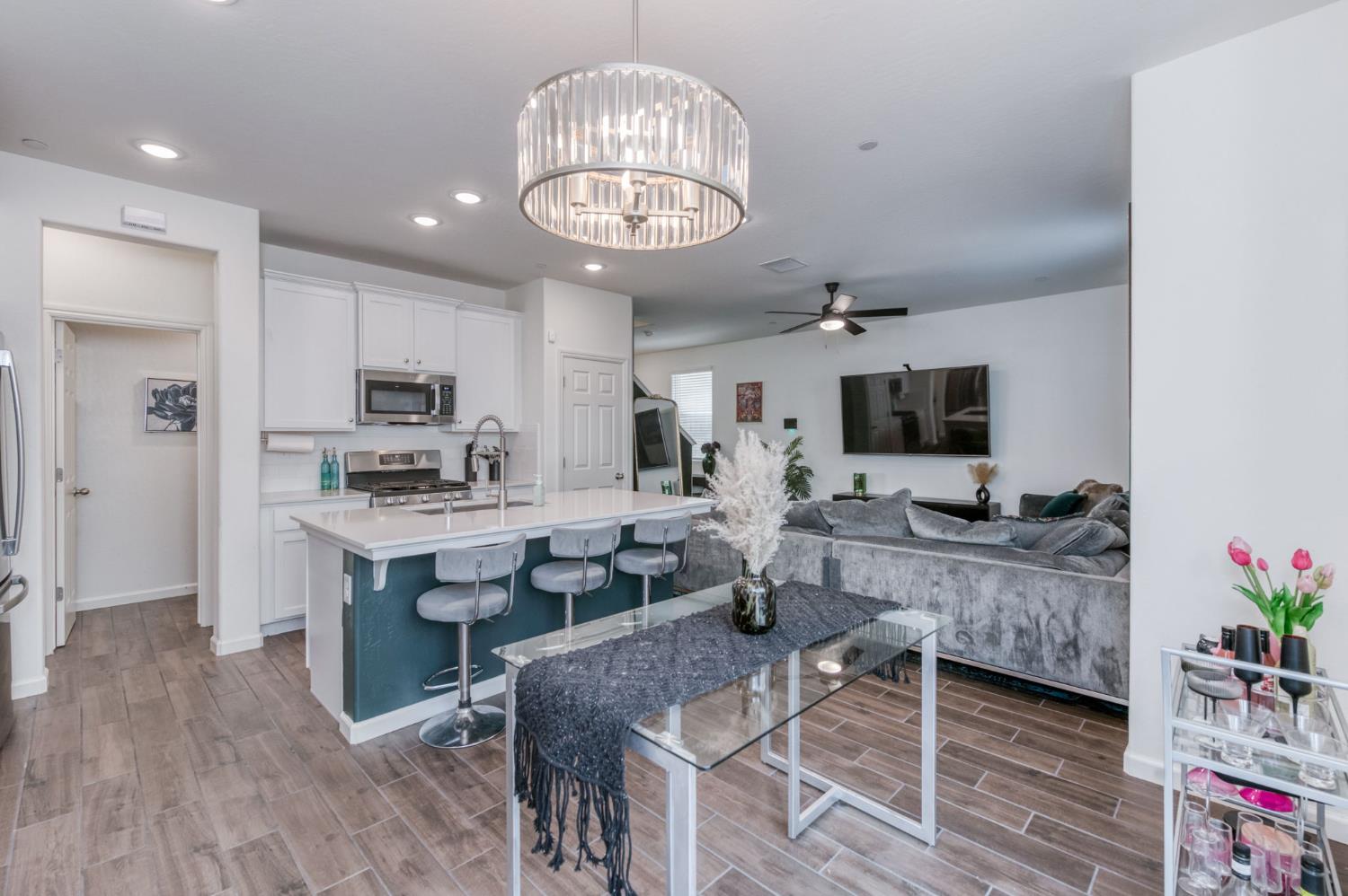 2329 N Raleigh Dr, Fresno, CA 93727