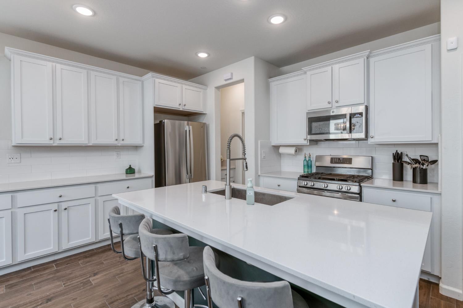 2329 N Raleigh Dr, Fresno, CA 93727