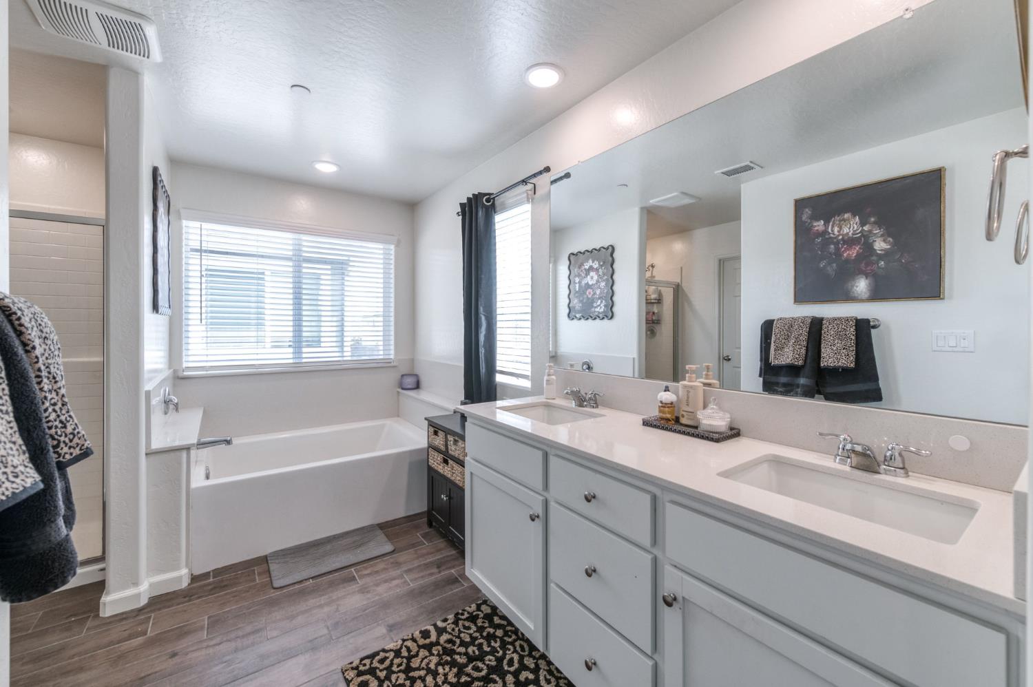 2329 N Raleigh Dr, Fresno, CA 93727
