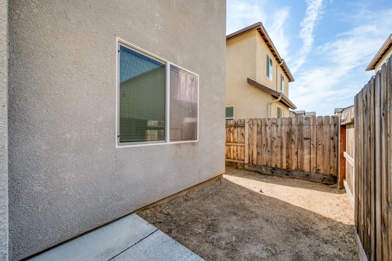 2329 N Raleigh Dr, Fresno, CA 93727