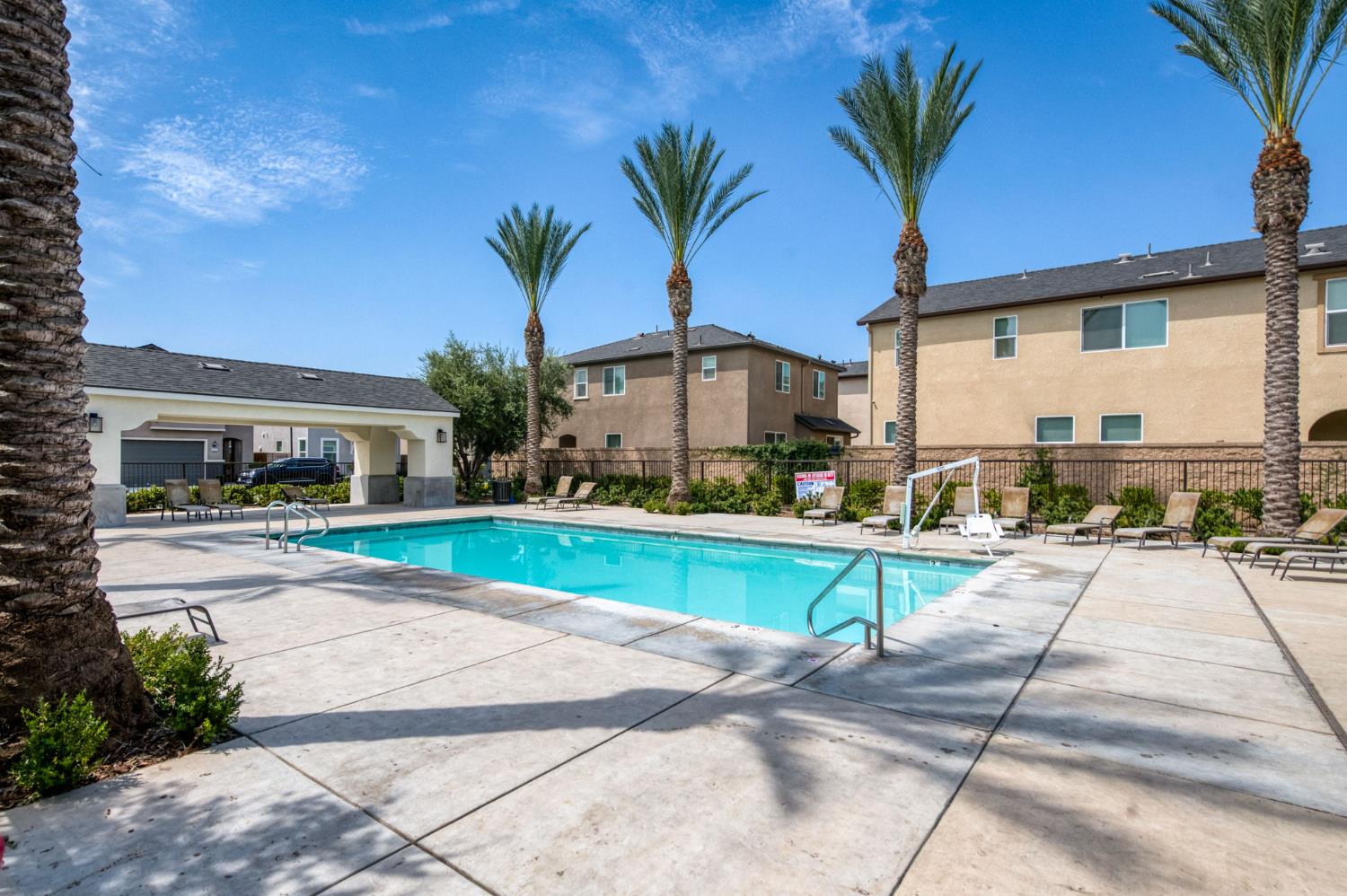 2329 N Raleigh Dr, Fresno, CA 93727
