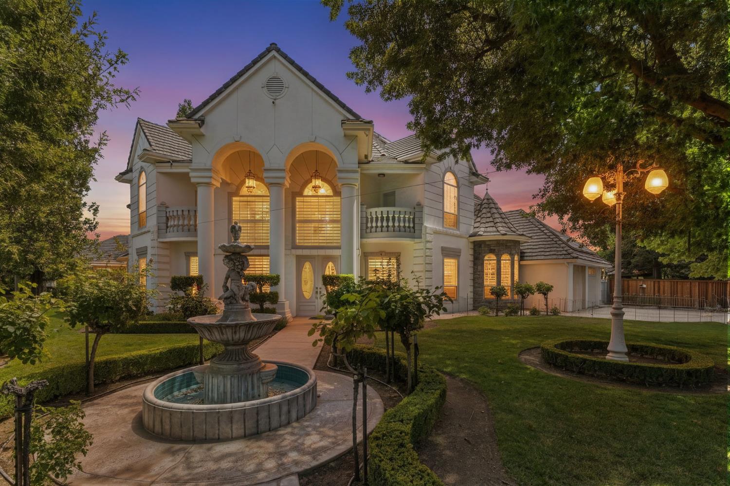 2595 W Beechwood Ave, Fresno, CA 93711