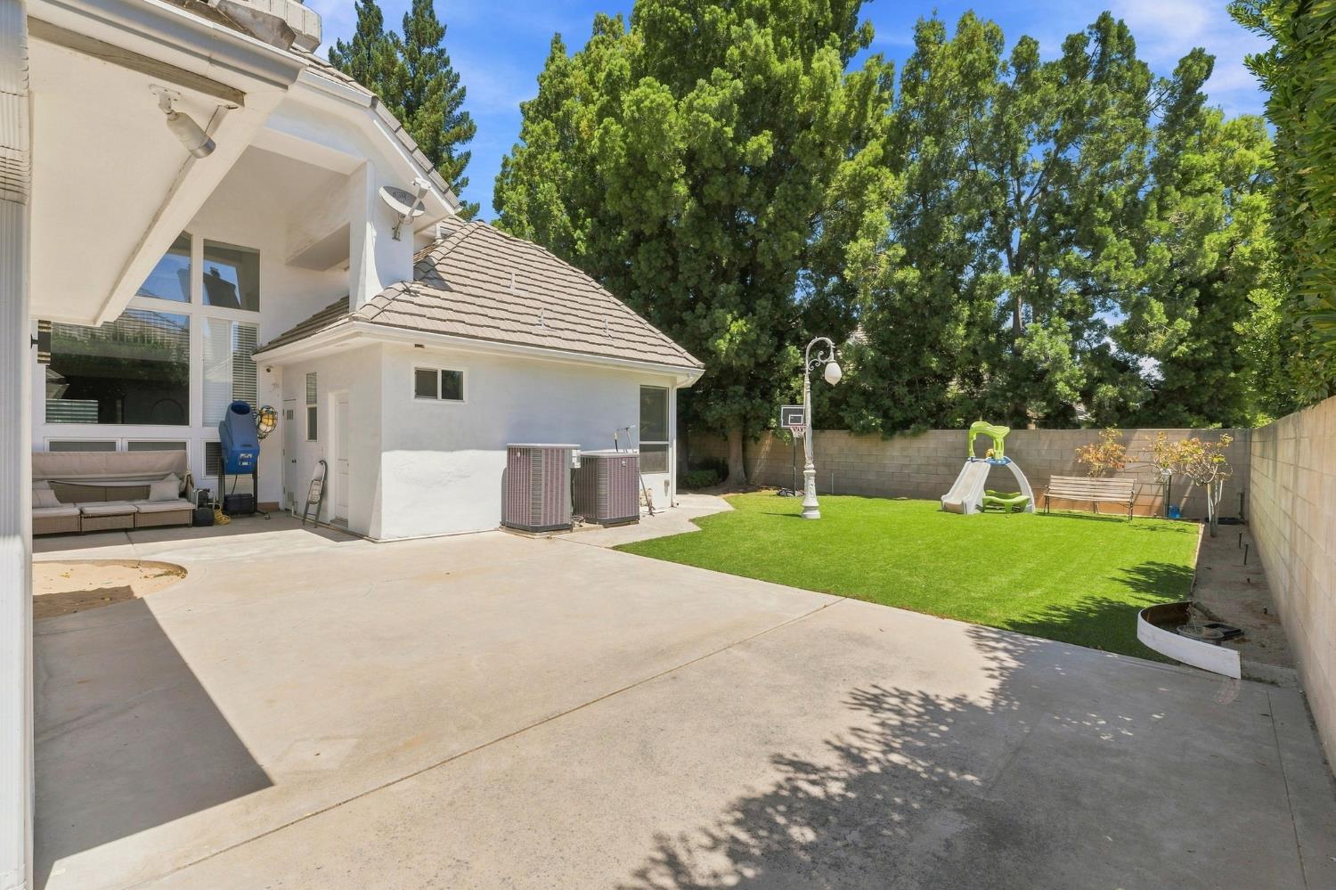 2595 W Beechwood Ave, Fresno, CA 93711