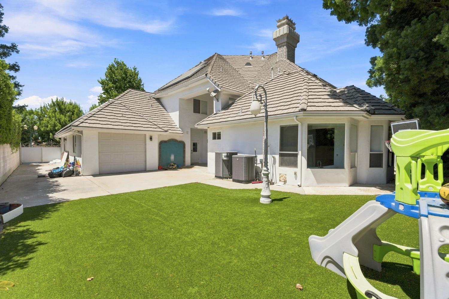 2595 W Beechwood Ave, Fresno, CA 93711