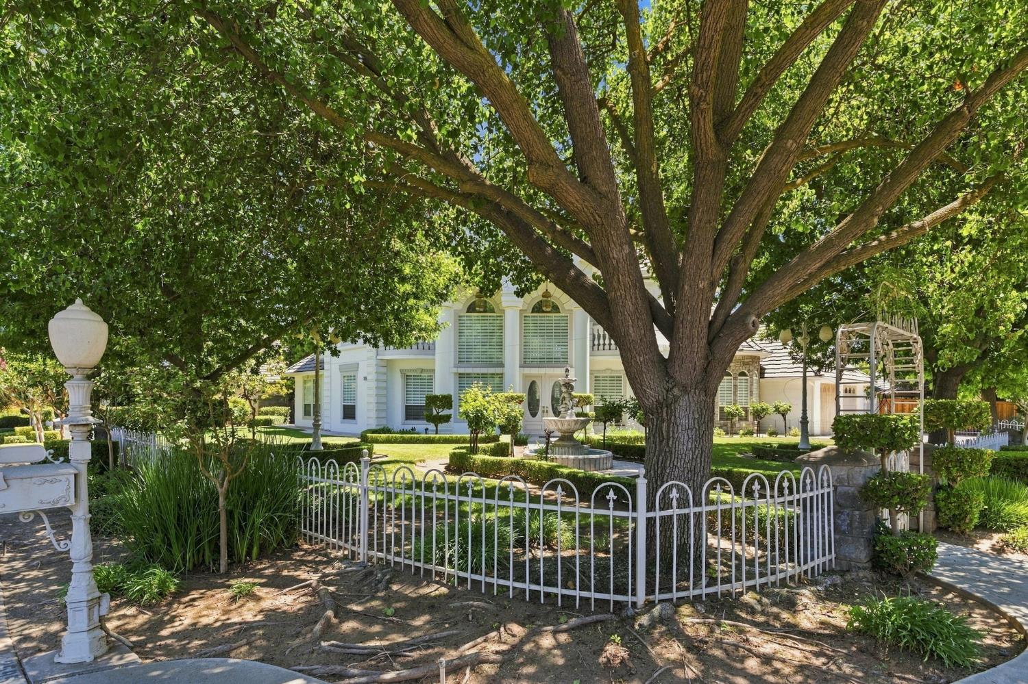2595 W Beechwood Ave, Fresno, CA 93711