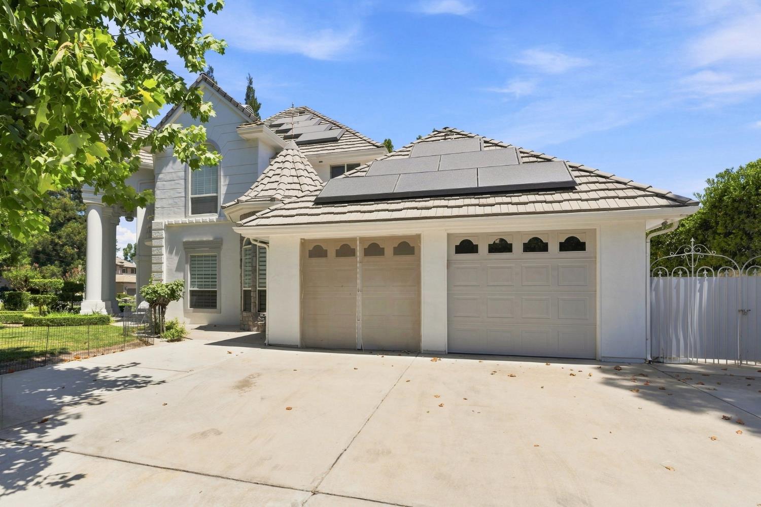 2595 W Beechwood Ave, Fresno, CA 93711