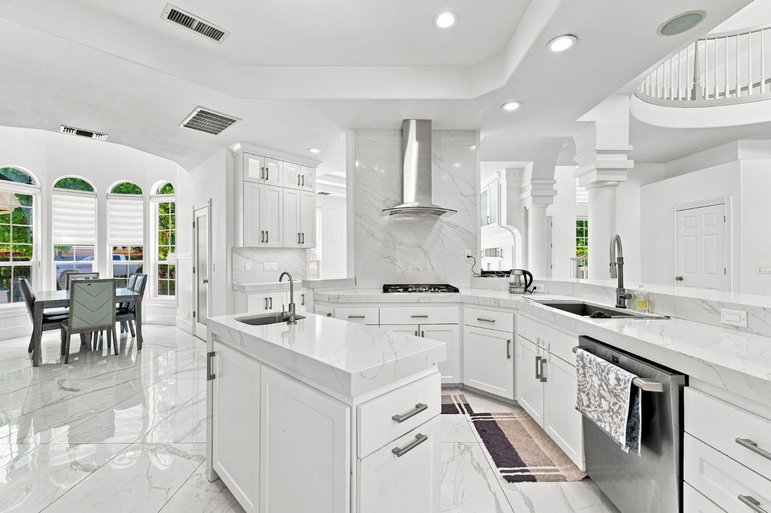 2595 W Beechwood Ave, Fresno, CA 93711