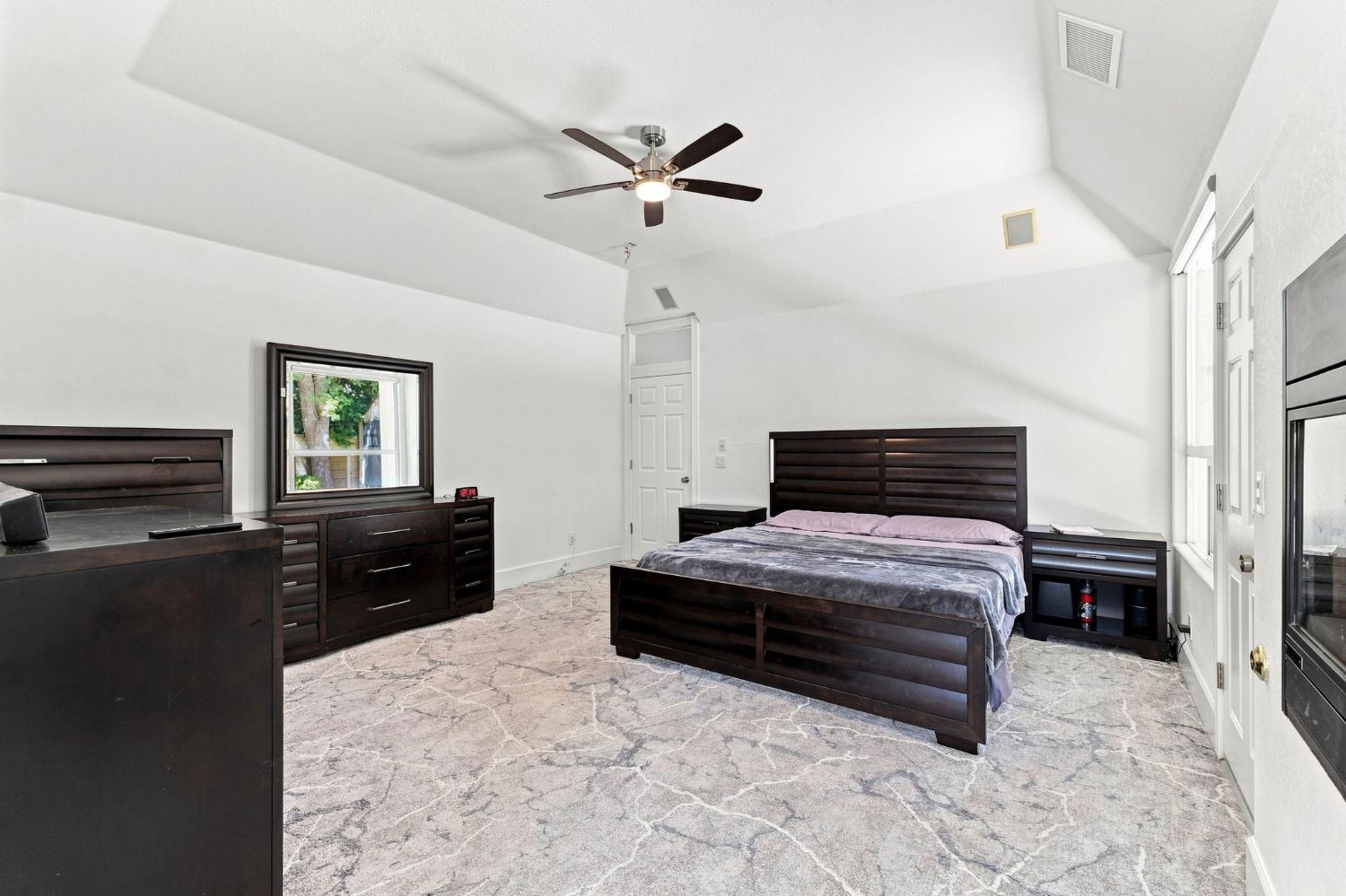 2595 W Beechwood Ave, Fresno, CA 93711