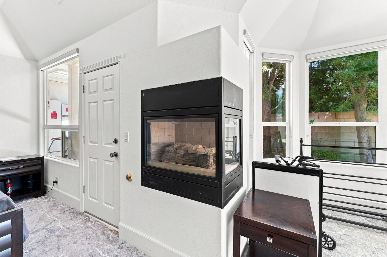 2595 W Beechwood Ave, Fresno, CA 93711
