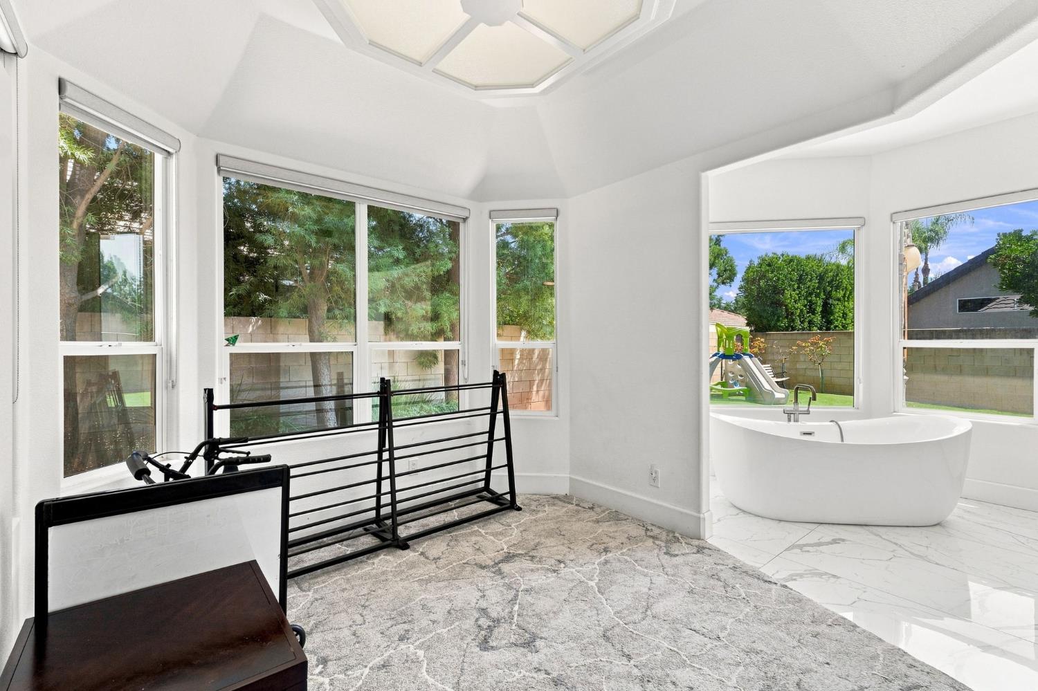 2595 W Beechwood Ave, Fresno, CA 93711