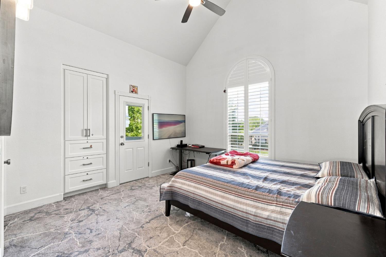 2595 W Beechwood Ave, Fresno, CA 93711
