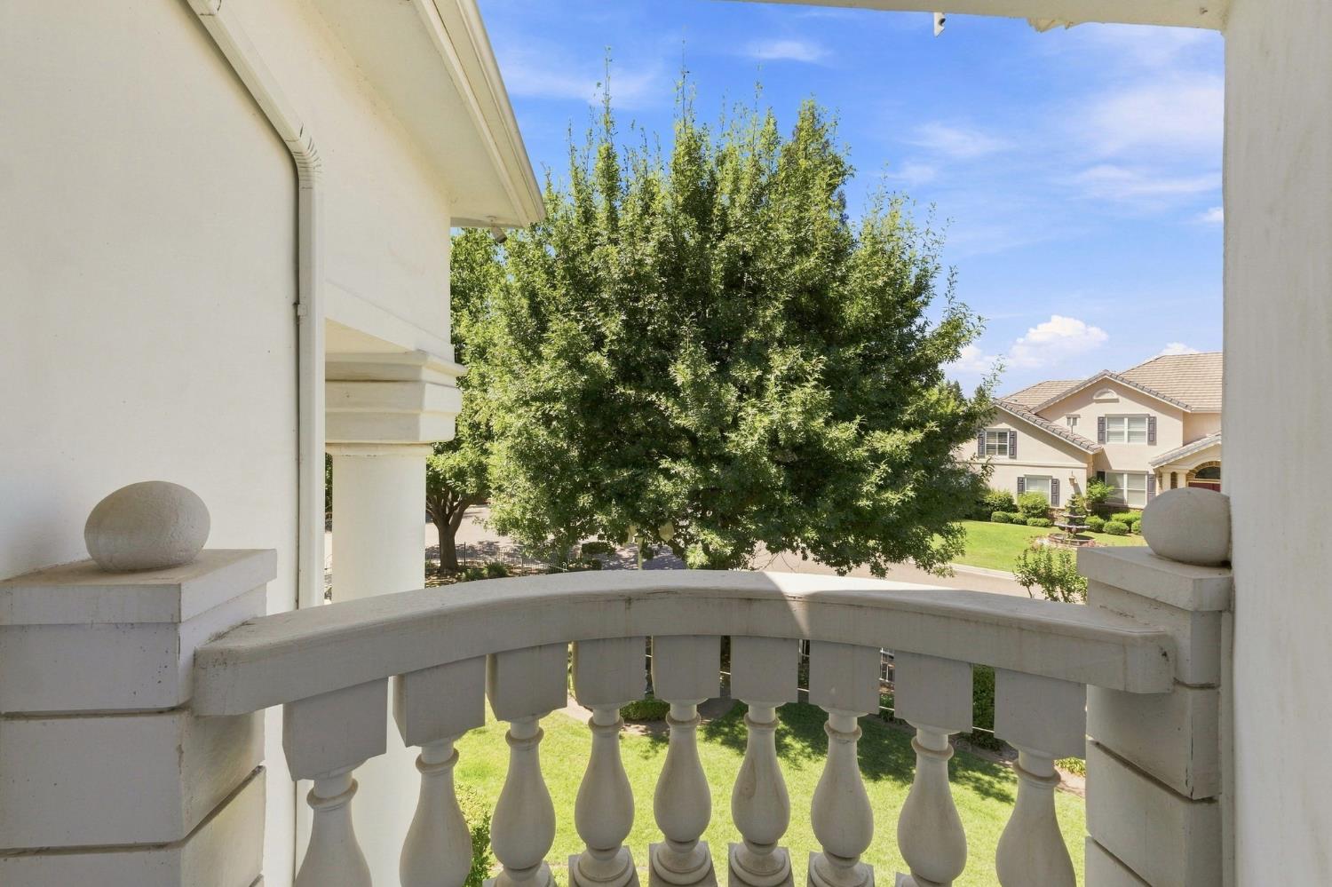 2595 W Beechwood Ave, Fresno, CA 93711