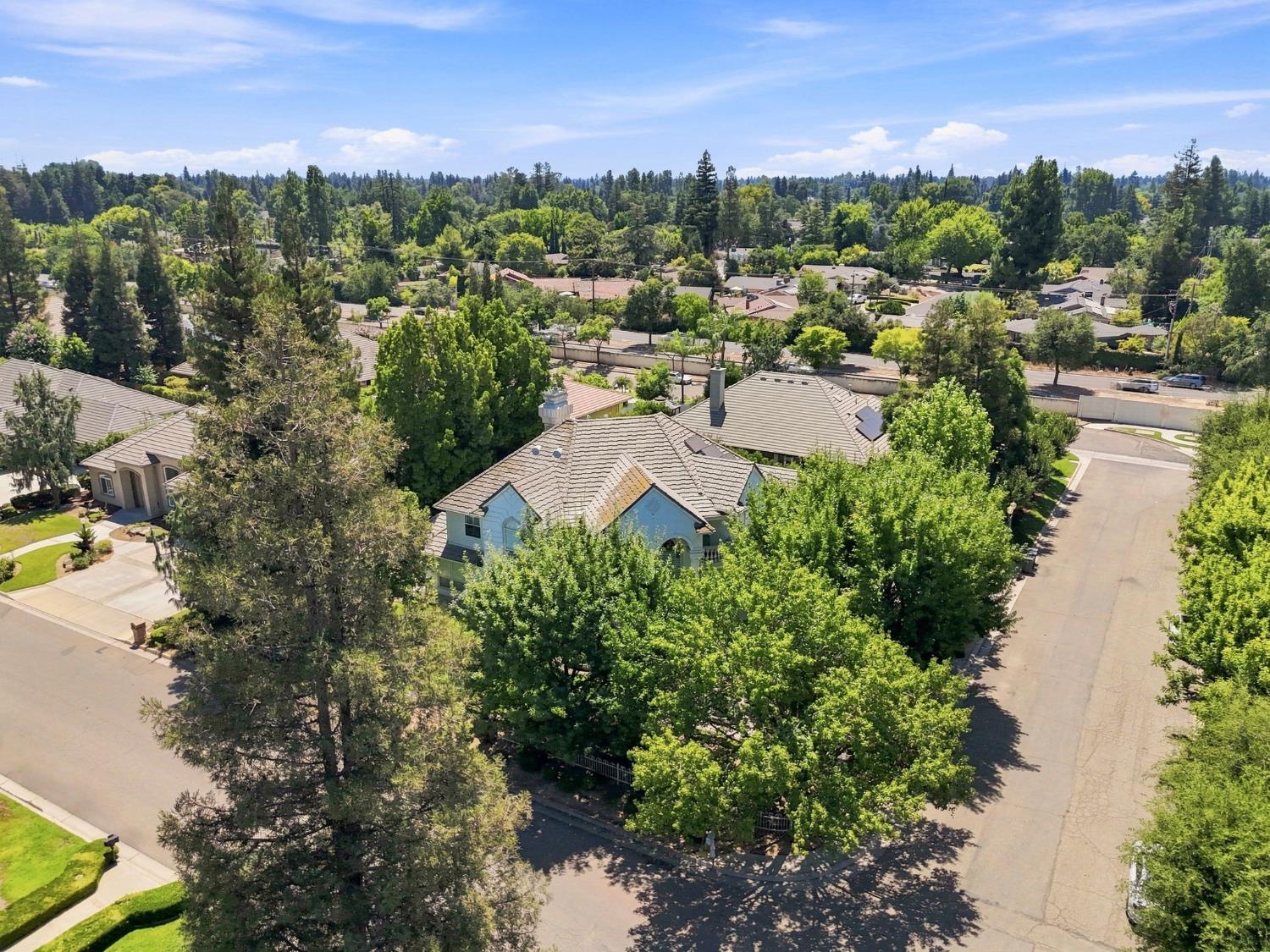 2595 W Beechwood Ave, Fresno, CA 93711