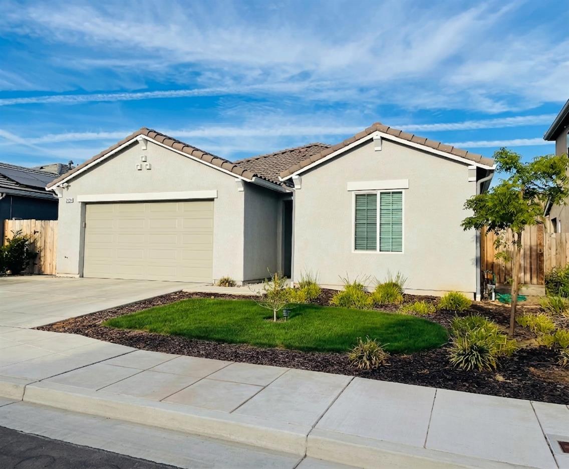 2121 Descanso Ave, Clovis, CA 93619