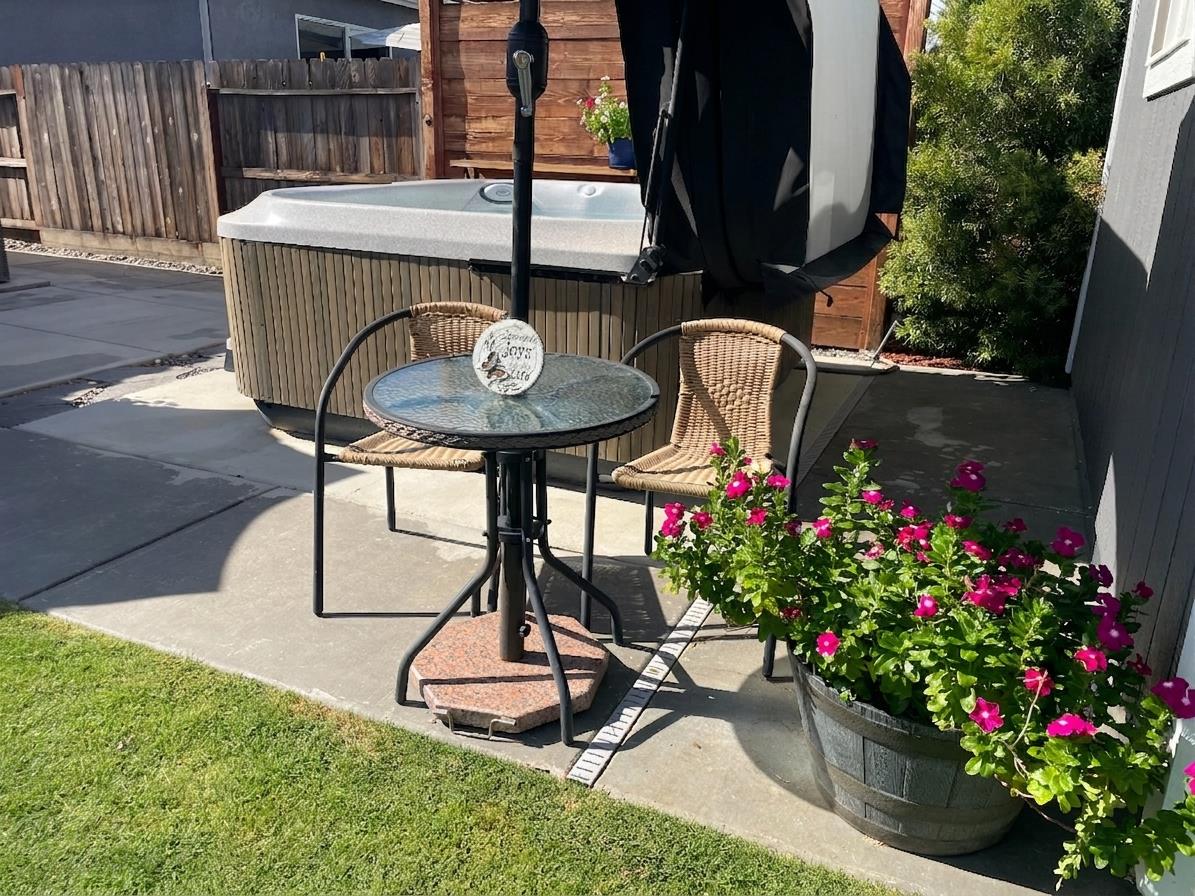 2121 Descanso Ave, Clovis, CA 93619