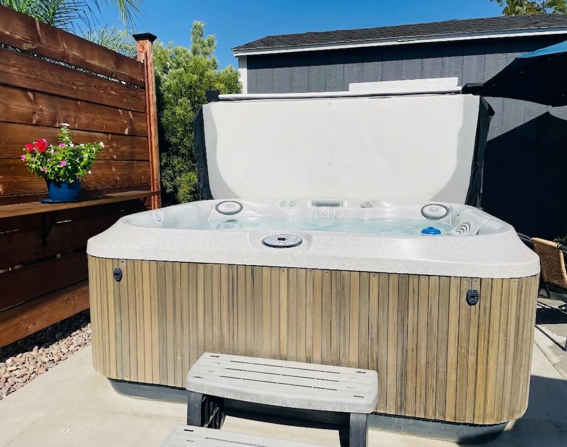2121 Descanso Ave, Clovis, CA 93619