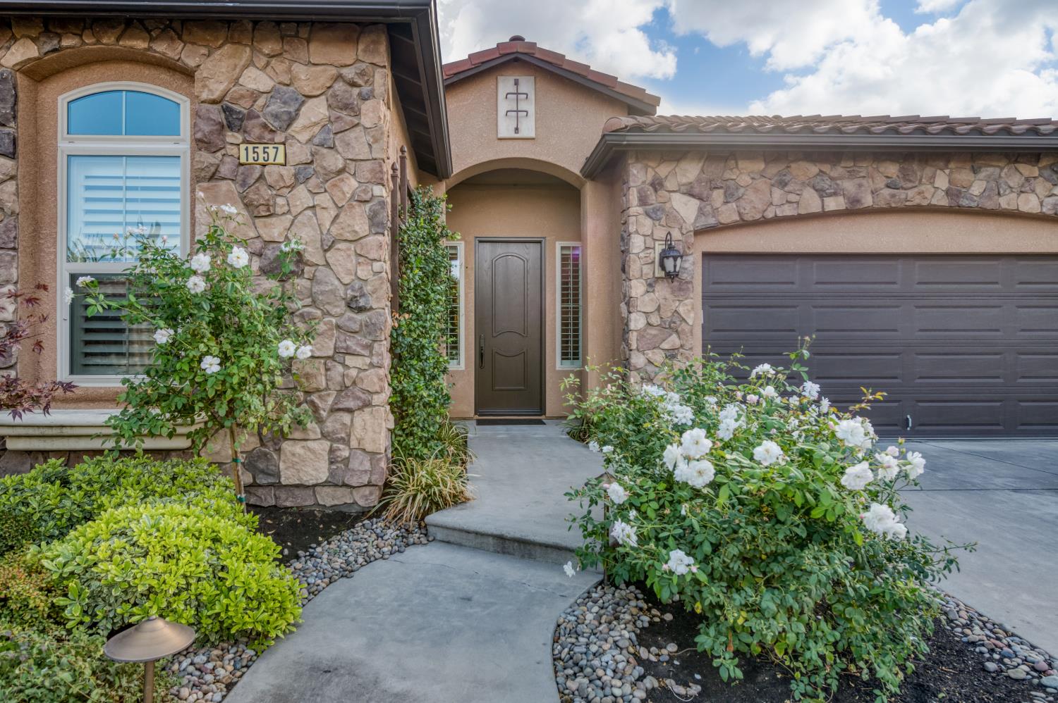 1557 E Via Estrella Dr, Fresno, CA 93730