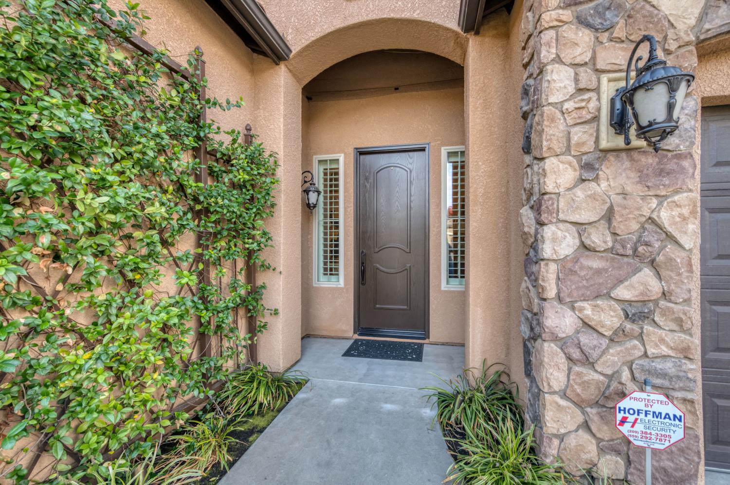 1557 E Via Estrella Dr, Fresno, CA 93730