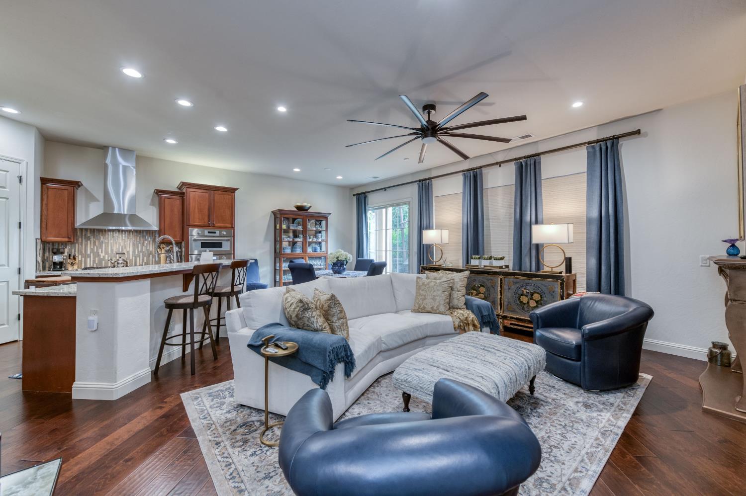 1557 E Via Estrella Dr, Fresno, CA 93730